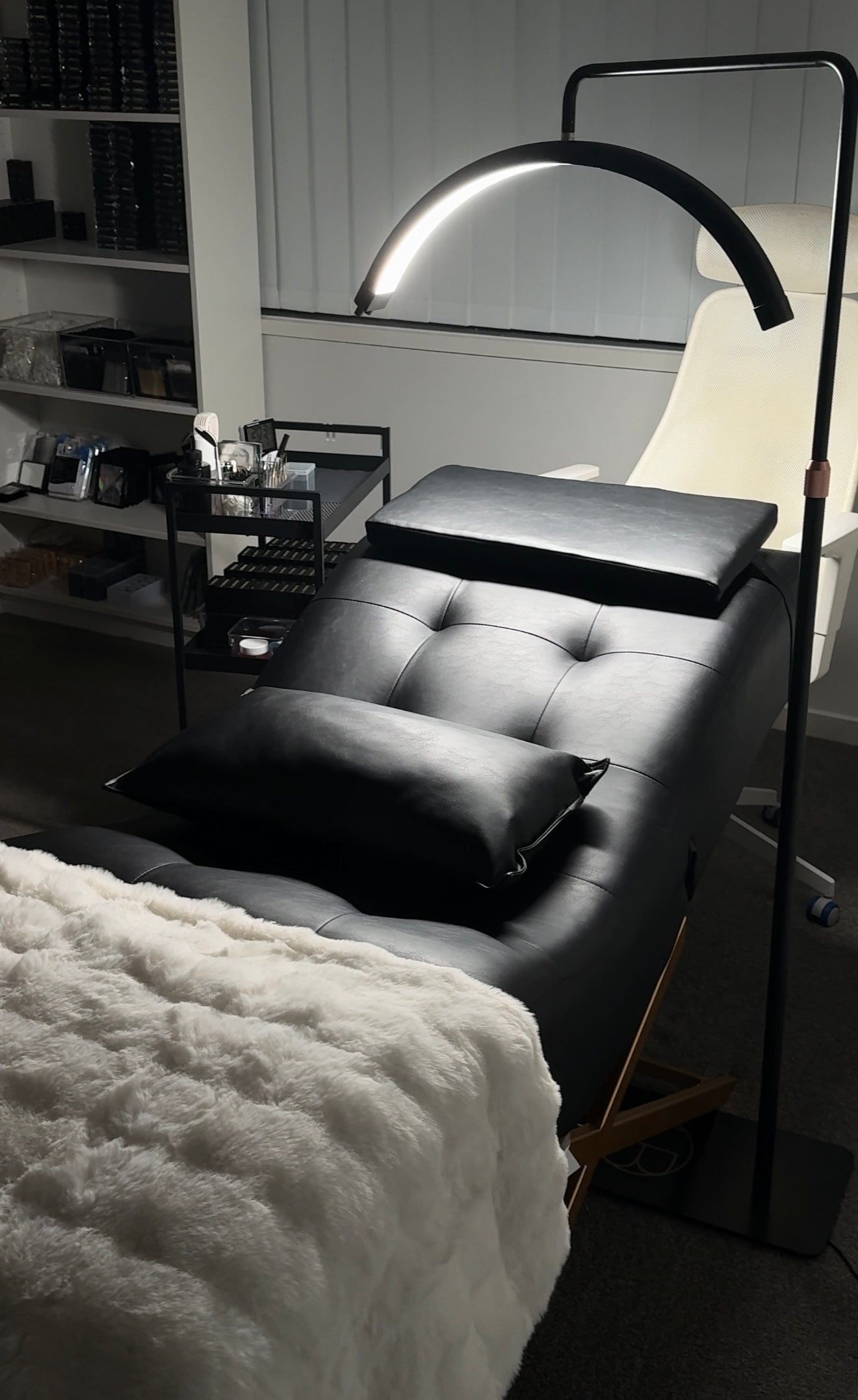 Curved Adjustable Lash Bed